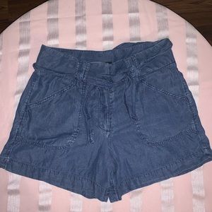 Size 10 Apt 9 belted thin jean dressy shorts.